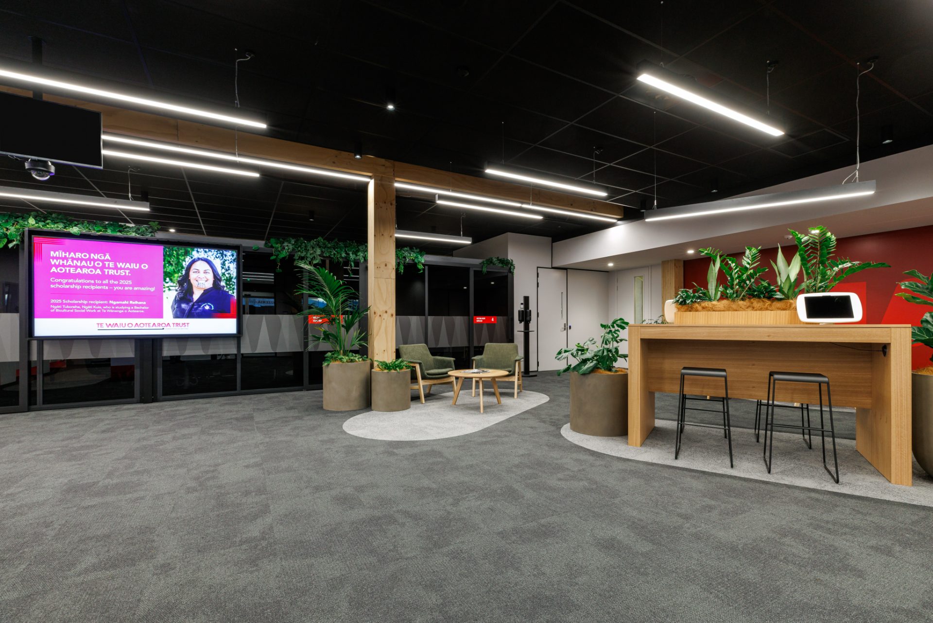 Waiting lounge and glazed meeting rooms